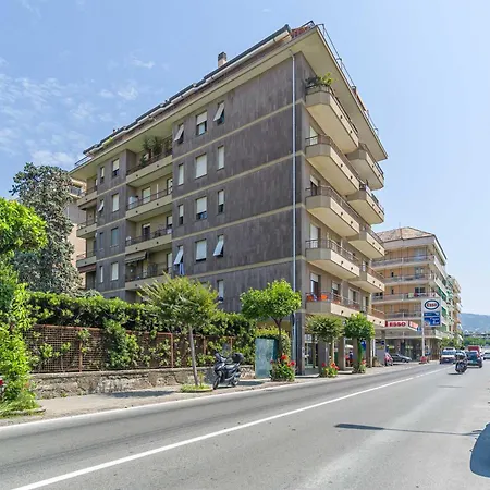Guesthost - Mare E Monti Vacation Flat Apartament